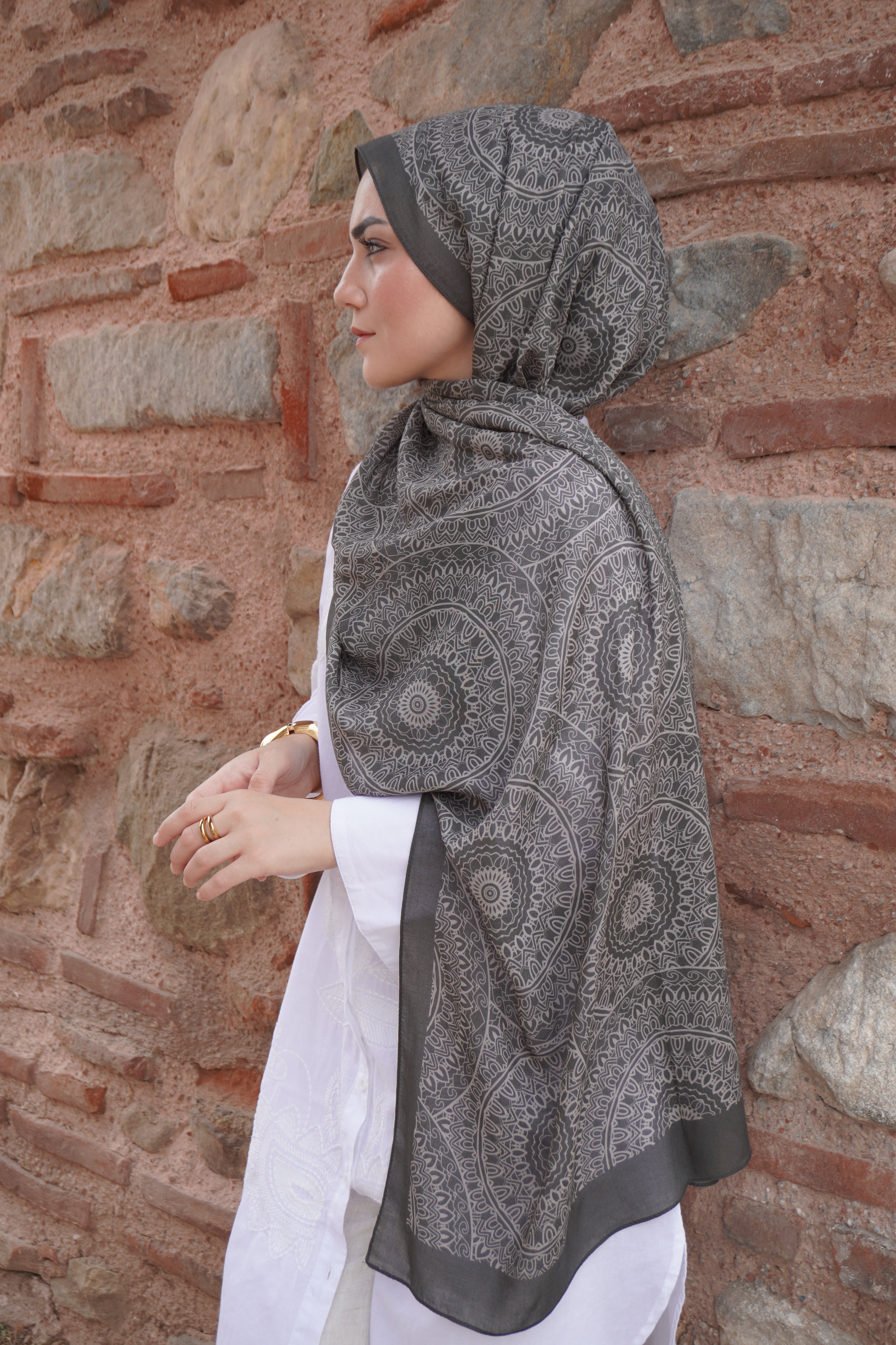 noor – Grey